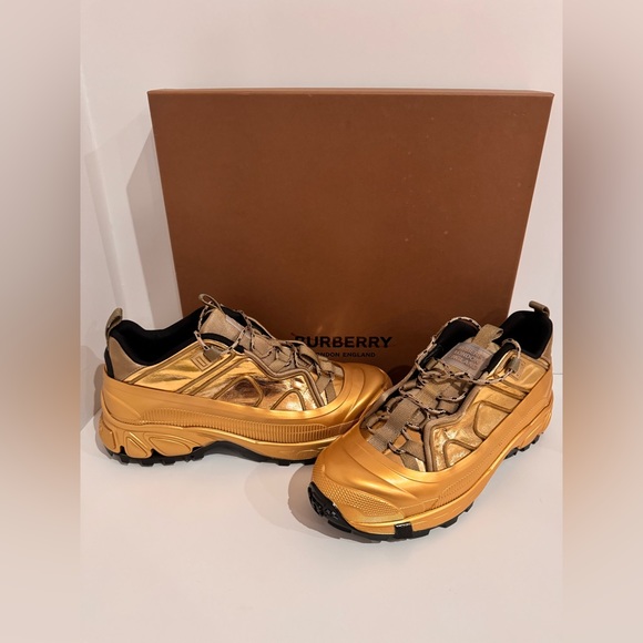 Burberry Other - Burberry men new sneakers size 9